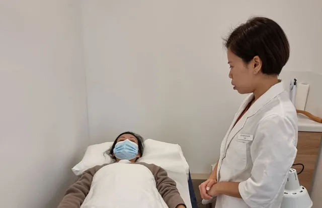 Joy Hsueh providing acupuncture treatment for women's health at Joyful TCM Clinic